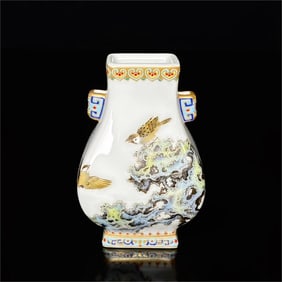 A pattern made in the Qianlong era with a gold-rimmed sparrow inscription poem double-eared square