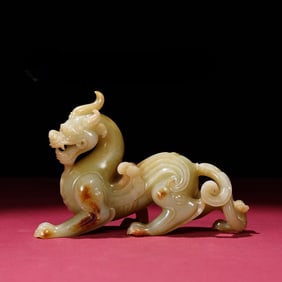 A beautiful Hetian jade birth pit white jade slightly Qin Tianlu beast ornament