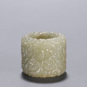 A piece of exquisite high-quality seed material Hetian jade gossamer hair carved dragon pattern