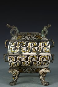 A bronze master chased by Fang Yi