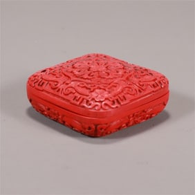 A beautiful lacquerware floral lid box