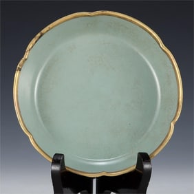 A piece of Song Dynasty Ru kiln ice flake pattern sunflower mouth wash