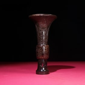 A beautiful Hetian seed material lamp red flower cup