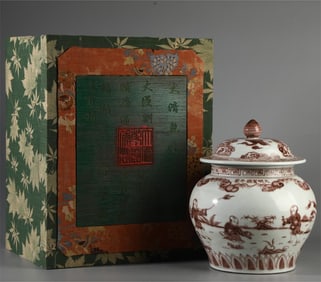 A figure lid jar made in the Xuande year of the Ming Dynasty