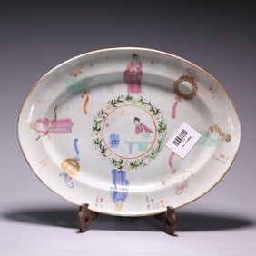A pastel character story plate of the Qing Dynasty
