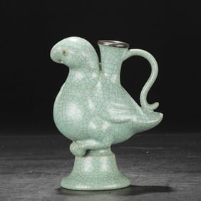 A sky-blue glaze silver mouth court parrot large pot of the Ru kiln in the Song Dynasty