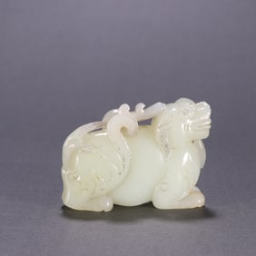 A Hetian jade beast ornament of the Ming Dynasty