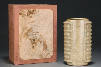 A celadon square bottle of the Song Dynasty Ge kiln