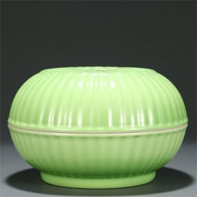 A beautiful apple and green melon fruit box