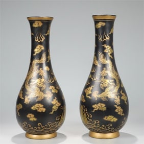 A pair of double dragon bead long neck bottles made in the Qianlong era of the Qing Dynasty