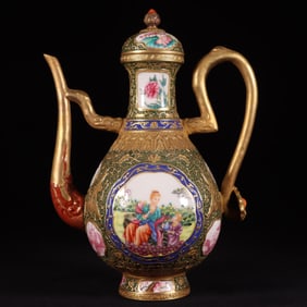 A year-made Western figure teapot made in the Qing Dynasty with enamel green carvings and gold
