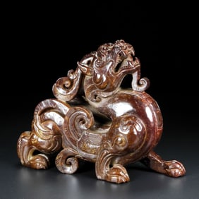 A beautiful Hetian jade dragon