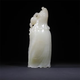 A beautiful ornament of the Hu people offering beasts