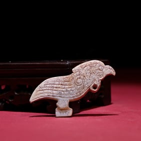 A beautiful Hetian jade birth pit full of bird pieces