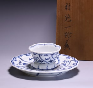 A set of blue and white Ganoderma lucidum pattern holders made in the Xuande period of the Ming