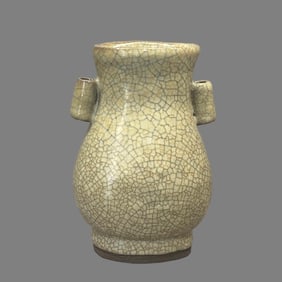 A piercing bottle of the Song Dynasty Ge kiln