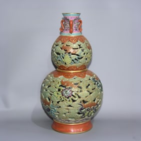 A beautiful three-section bean celadon glaze painted with the Eight Immortals hollow gourd bottle