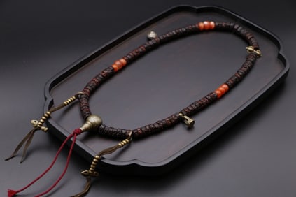 A beautiful Tibetan cut Vajra one hundred and eight prayer beads