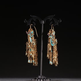 A pair of silver-gilded emerald tassel earrings from the Qing Dynasty