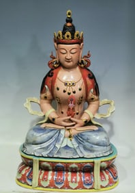 A sculpture made in the Qianlong period of the Qing Dynasty porcelain gold-painted pastel Infinite