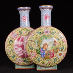A double-barreled bottle of Qing Dynasty Qing Dynasty with a yellow background and window Western