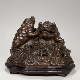 A Qing Dynasty Qinan agarwood carved golden toad aromatherapy