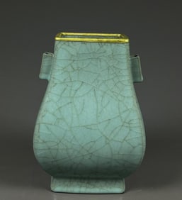A pink celadon imperial mirror inlaid with gold buckles of the Song Dynasty official kiln