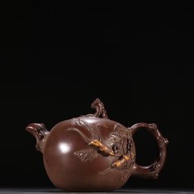 A purple sand squirrel grape teapot in the style of Zhu Kexin