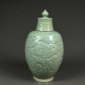 A carved fish algae pattern plum bottle of the Yaozhou kiln in the Song Dynasty