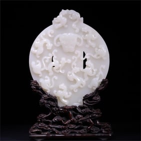 A beautiful Hetian jade dragon wall