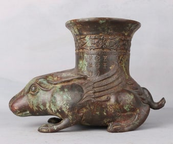 A bronze rabbit statue of the Western Zhou Dynasty