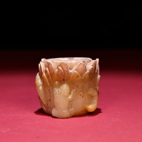 A beautiful Hetian jade finger