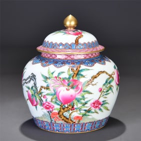 A pastel longevity peach Ganoderma lucidum pattern lid jar made in the Qianlong period of the Qing