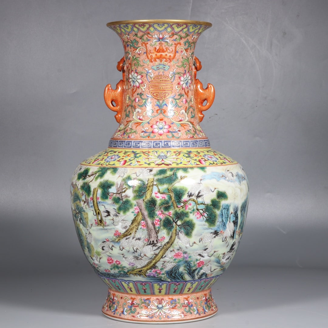A Qianlong year of the Qing Dynasty made of anchovy grass gold-painted white crane amphora ruyi vase: Qing Dynasty Qianlong year of the Qing Dynasty anchovy grass gold-painted white crane amphora ruyi vase SIZE: H:35cm Belly D:23cm Foot D:14.5cm (The Dimensions Of All Batches Are Manually Measured.If