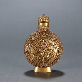 A copper gilt pattern snuff bottle from the Qing Dynasty