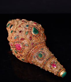 A beautiful Tibetan silver cloisonné inlaid with gemstone conch magic vessel