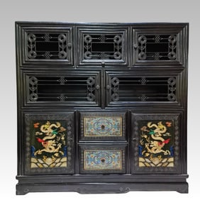 A beautiful and exquisite treasure pavilion