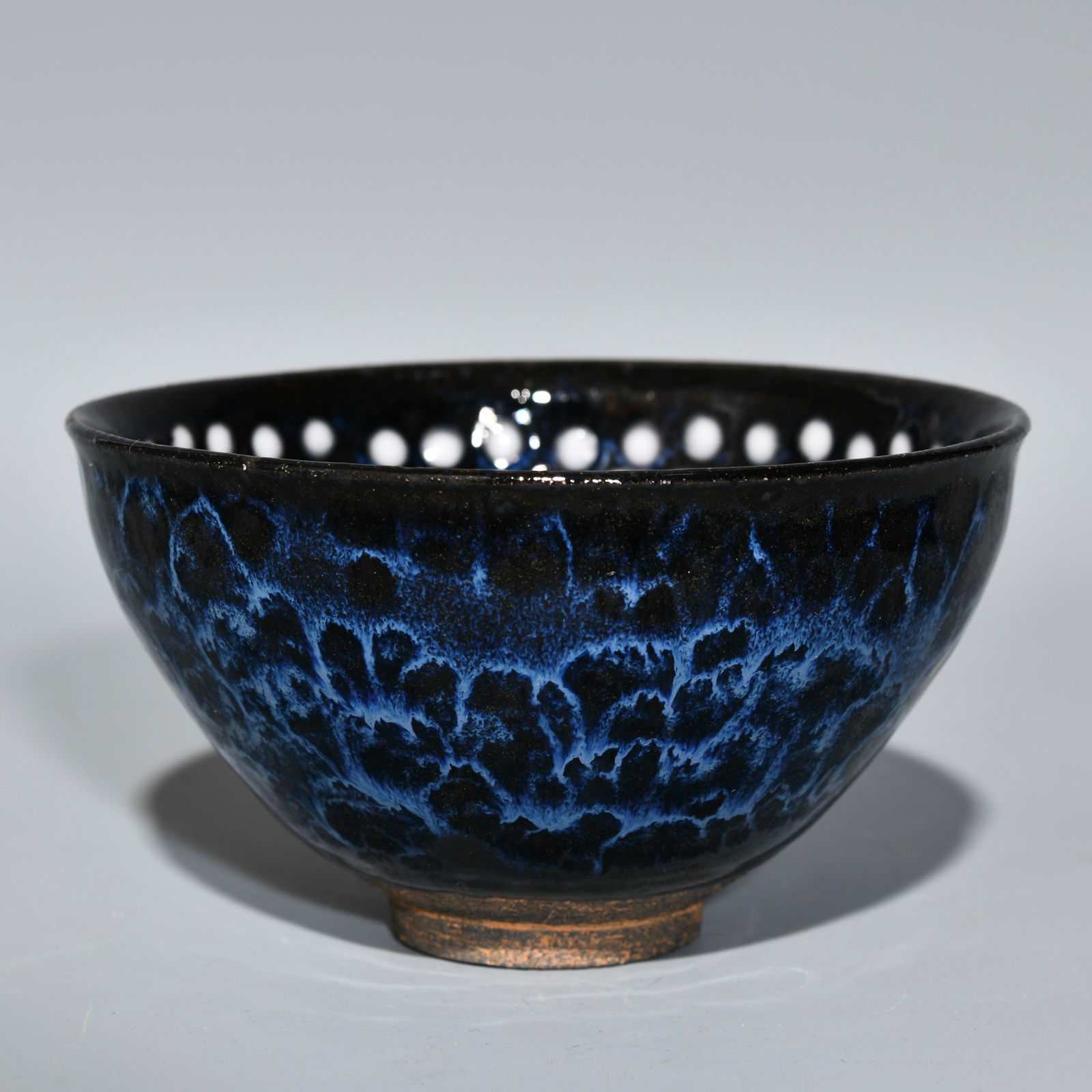 A Yao Bian cup built in the Song Dynasty (1 of 9)