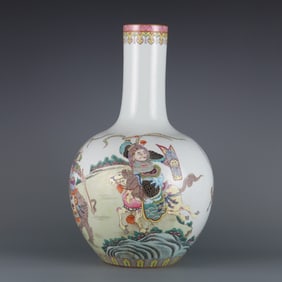 A Qing Dynasty Yongzheng pastel eight barbarian hunting picture Tianqiu bottle