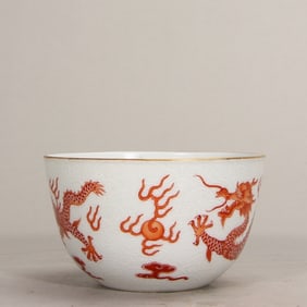 A pink and white ground wave alum red dragon pattern lying foot tea round made in the Qianlong