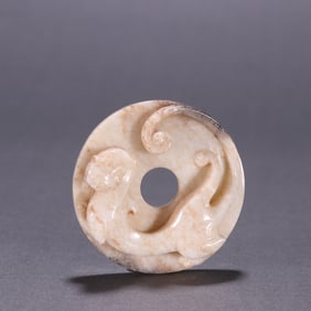 A beautiful Hetian jade dragon pattern