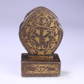 A beautiful iron-cut gold entwined lotus pattern Tibetan seal