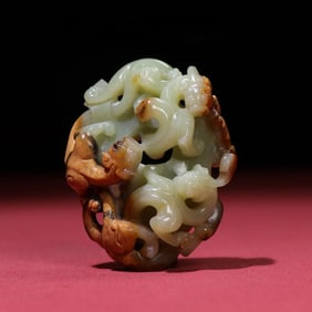 A dragon chicken heart pendant of the Han Dynasty