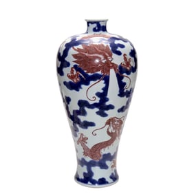 A Qing Dynasty Qianlong blue and white glaze red dragon godson pattern large plum bottle