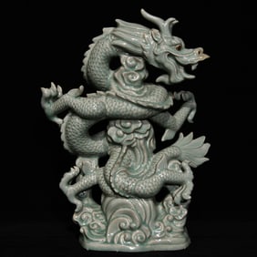 A piece of Ru kiln dragon in the Qing Dynasty