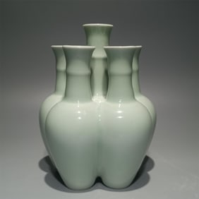 A bean celadon six-tube bottle made in the Yongzheng period of the Qing Dynasty