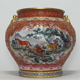 A supplementary picture of the Qing Dynasty Qianlong year enamel carved alum red gold painted window
