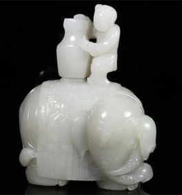 A piece of Hetian white jade in the Qing Dynasty is peaceful