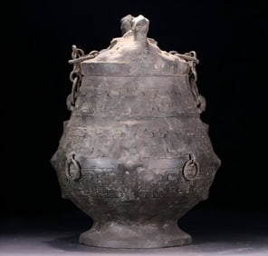 A bronze vessel ornament