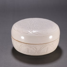 A fixed kiln flower and leaf pattern lid box